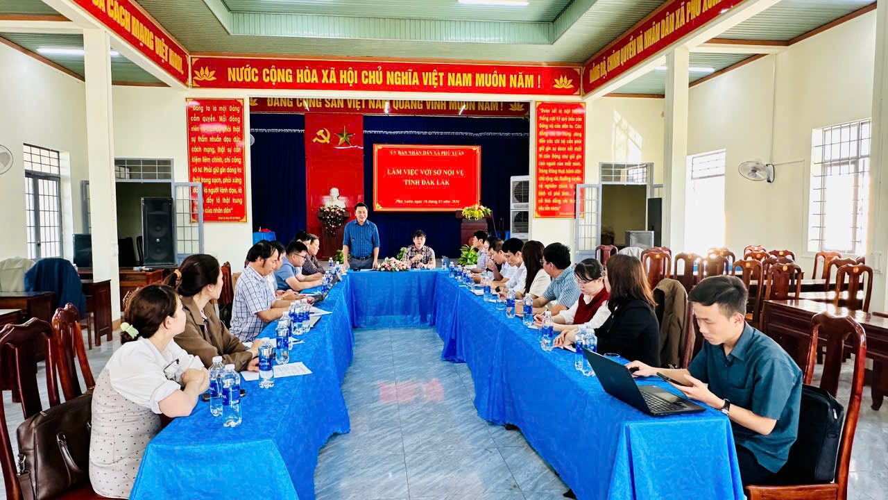 Sở Nội vụ làm việc với UBND xã Phú Xuân